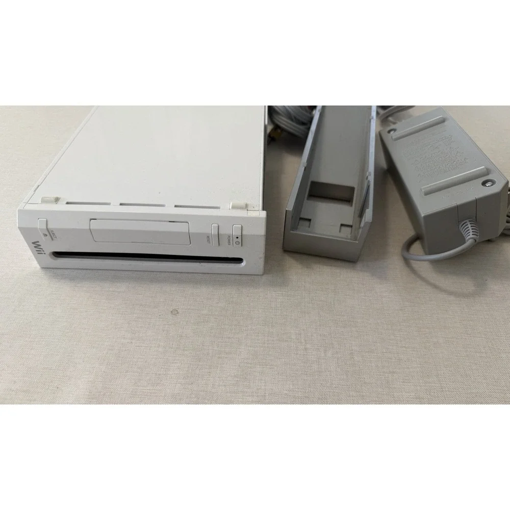 Nintendo Wii Console‎ RVL-001 White Bundle Cords Dock Untested